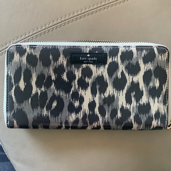Kate Spade Wallet - Picture 1 of 9